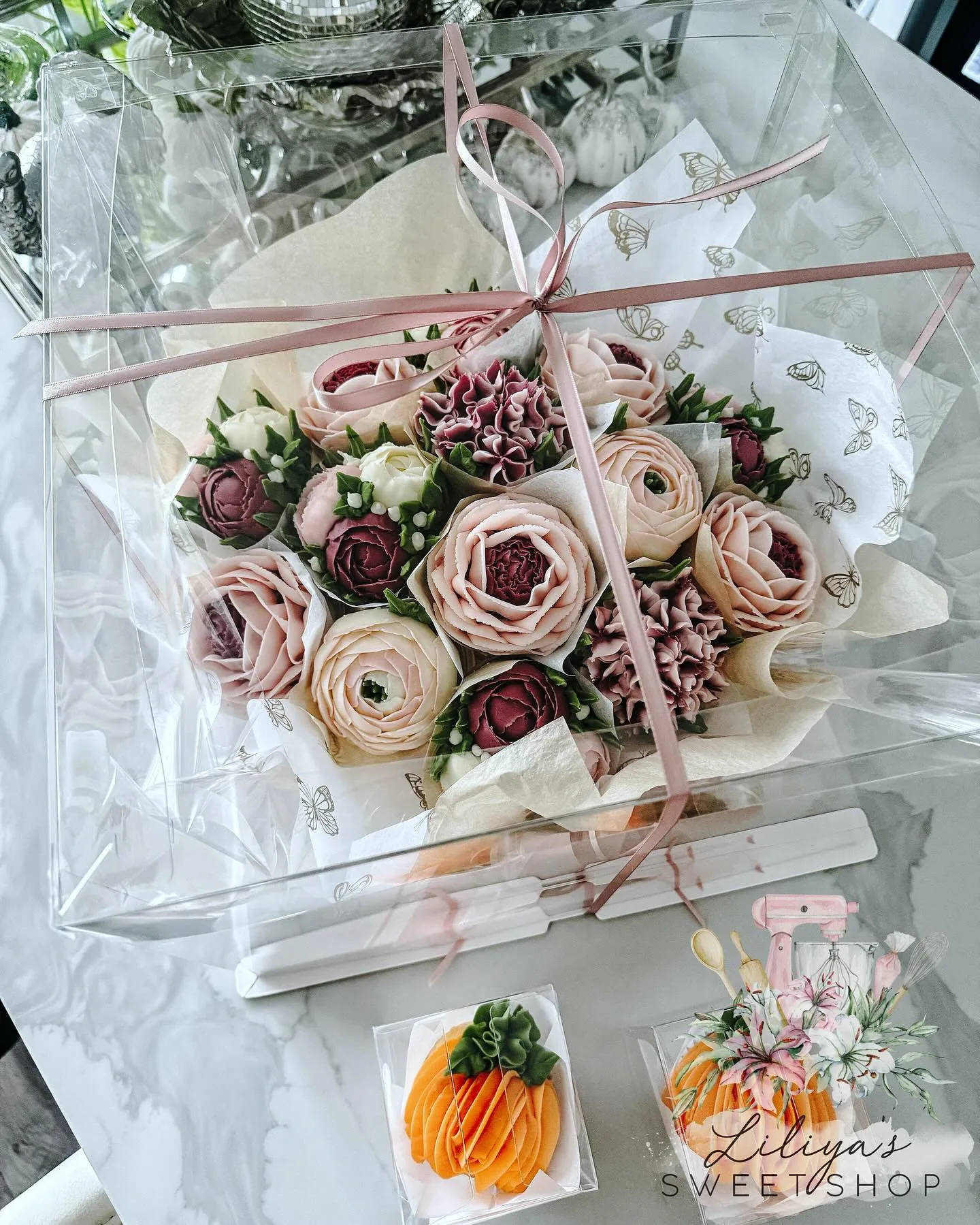 BLUSH - Cupcake Bouquet of 14