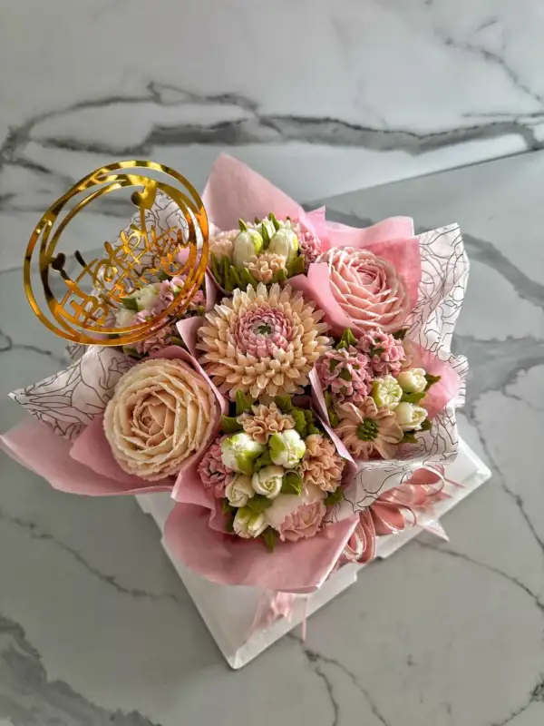 BLUSH - Cupcake Bouquet of 7