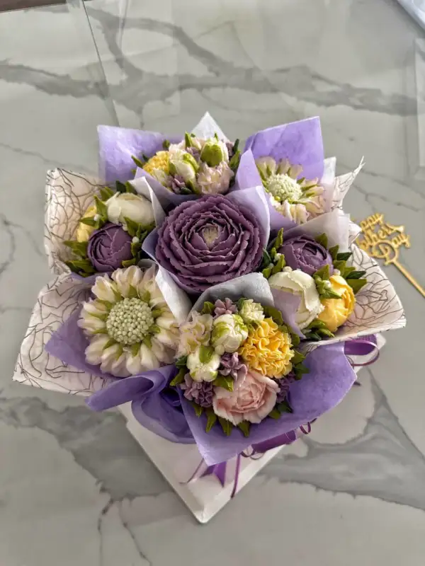 IRIS - Cupcake Bouquet of 7