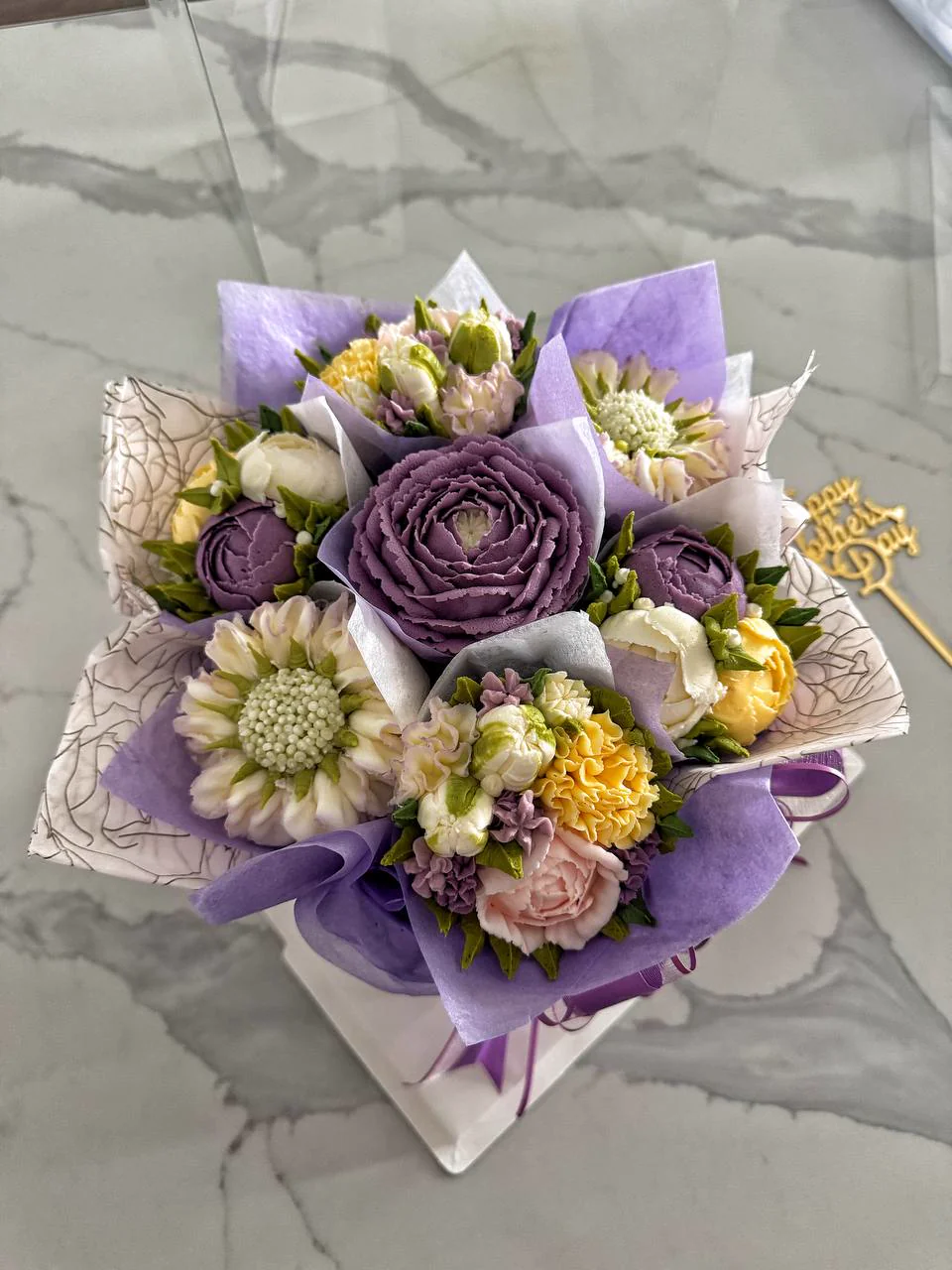 IRIS - Cupcake Bouquet of 7