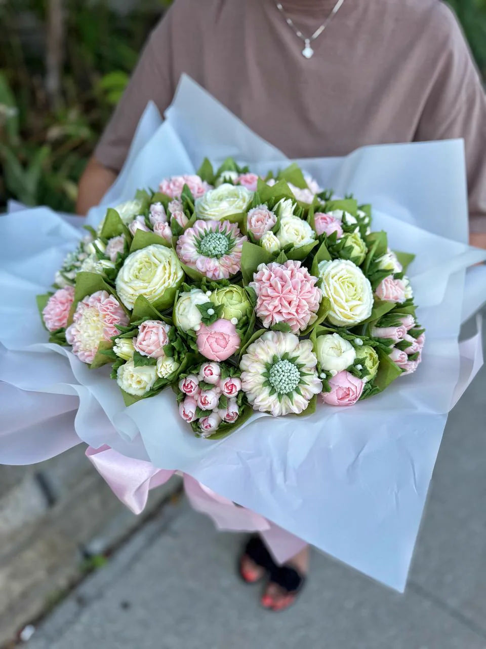 PRINCESS - Mega Cupcake Bouquet of 30 - Image 2